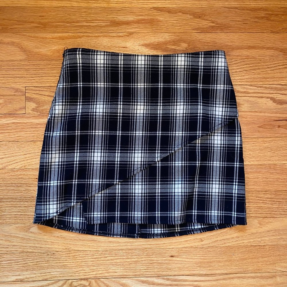 Brandy Melville Black and White Plaid Skirt